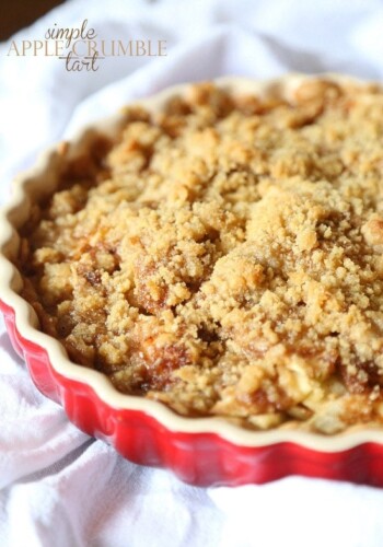 SUPER SImple Apple Crumble Tart...just a few ingredients to a perfectly cozy and delicious dessert!