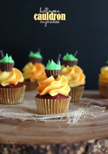 Halloween Cauldron Cupcakes | www.cookiesandcups.com